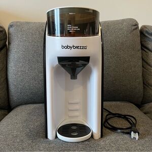 Baby Brezza Formula Pro Advanced White and Black - LIKE NEW